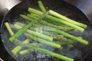 春天的礼物之——白灼芦笋的做法步骤：3