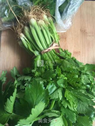 香芹肉包的做法步骤：1