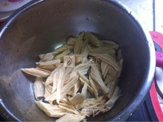 腐竹拌黑木耳的做法步骤：3