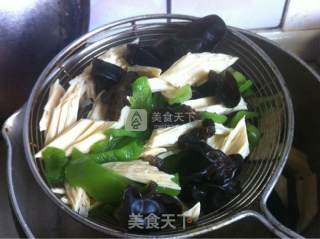 腐竹拌黑木耳的做法步骤：6