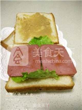 【十分钟营养早餐】煎蛋火腿三明治的做法步骤：8
