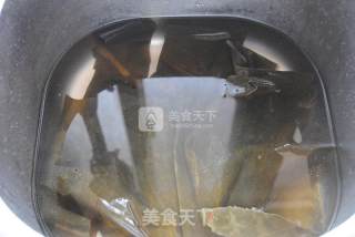海带猪蹄汤的做法步骤：1