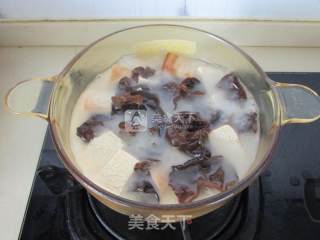 黑木耳炖冻豆腐的做法步骤：6