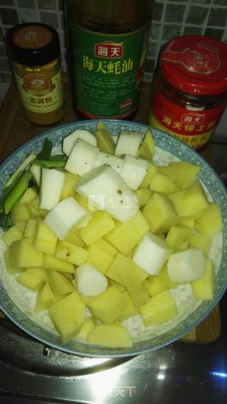 姜黄土豆的做法步骤：1
