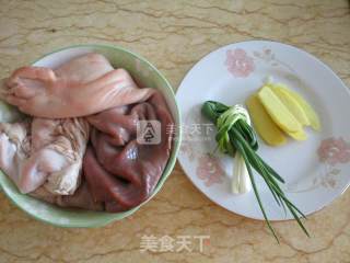 爆炒青蒜肚片的做法步骤：1
