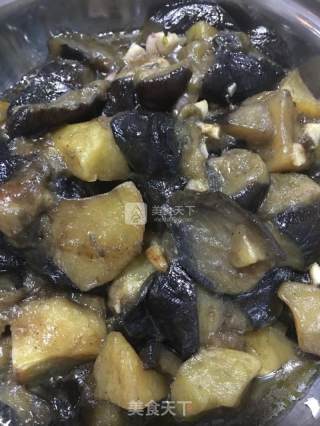 炖茄子土豆的做法步骤：1