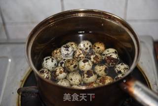 五香鹌鹑蛋的做法步骤：2