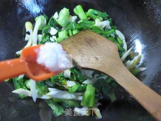 雷笋炒菜芯的做法步骤：8