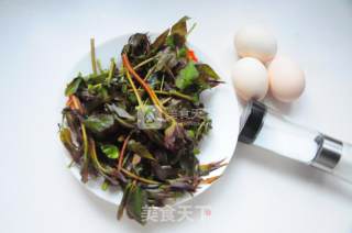 香椿鸡蛋饼的做法步骤：1