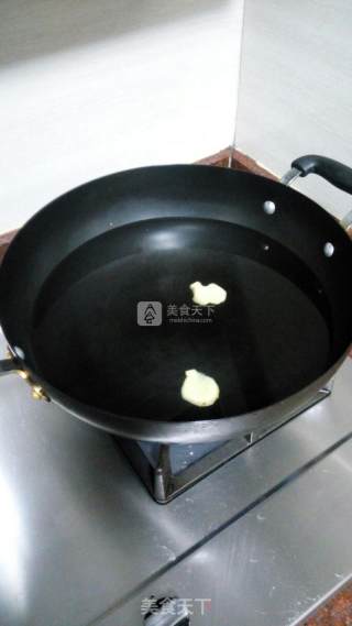 简单的牛骨汤的做法步骤：1