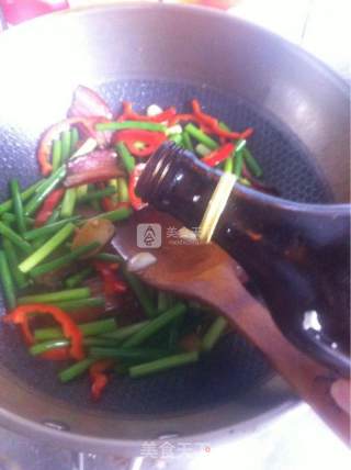 蒜苔炒腊肉的做法步骤：9