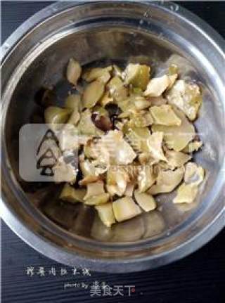 【十分钟美味早餐】榨菜肉丝米线的做法步骤：2