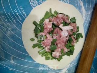 韭菜肉饼的做法步骤：5