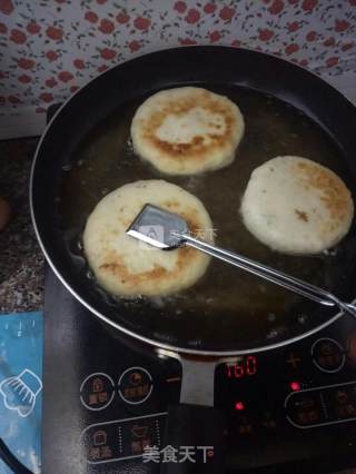 韭菜肉饼的做法步骤：12