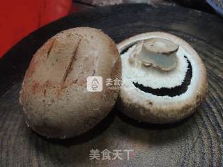香煎珍宝菇的做法步骤：1