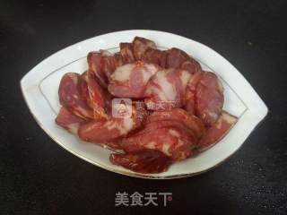 麻辣香肠炒韭菜的做法步骤：3