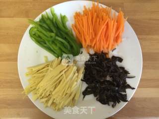 鱼香肉丝的做法步骤：2