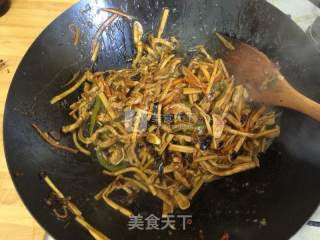 鱼香肉丝的做法步骤：11