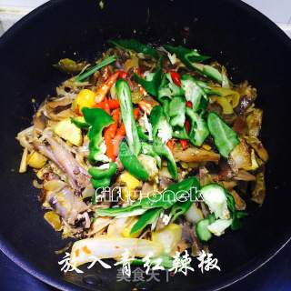手撕腊鸡炖板栗的做法步骤：16