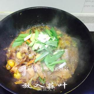 手撕腊鸡炖板栗的做法步骤：17