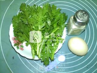 茼蒿蛋饼的做法步骤：1