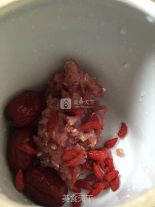 当归杞子炖瘦肉－－暖宫汤的做法步骤：2