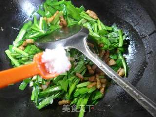 五花肉韭菜的做法步骤：6