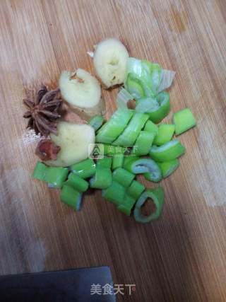 土豆炖鸡脖的做法步骤：4