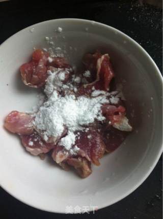 西芹炒肉片的做法步骤：1