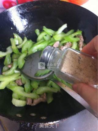 西芹炒肉片的做法步骤：9