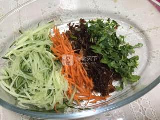 凉拌海蜇的做法步骤：1