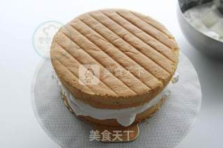草莓水果奶油裱花蛋糕的做法步骤：7