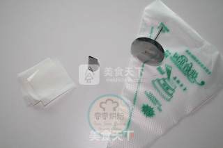 草莓水果奶油裱花蛋糕的做法步骤：12
