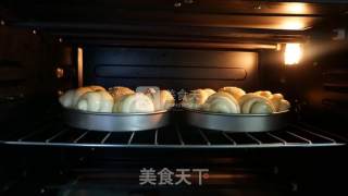 火腿花朵面包的做法步骤：15