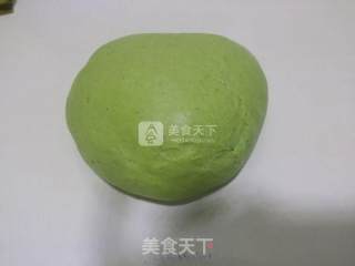 菠菜汁葱花油渣饼的做法步骤：1