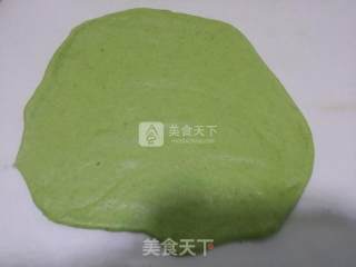 菠菜汁葱花油渣饼的做法步骤：3