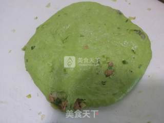 菠菜汁葱花油渣饼的做法步骤：7