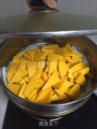 南瓜芝麻饼的做法步骤：1