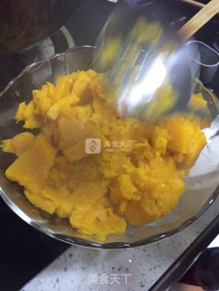 南瓜芝麻饼的做法步骤：2
