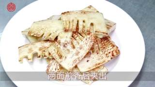 应季的美味【腊肉煎春笋】的做法步骤：3