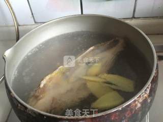 石锅蚕豆的做法步骤：1