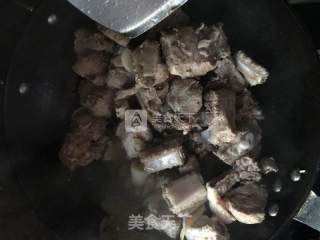 红烧排骨的做法步骤：2