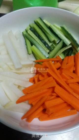 隔天就能吃的速成泡菜的做法步骤：1
