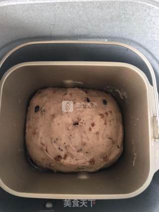 蓝莓核桃软欧包的做法步骤：1