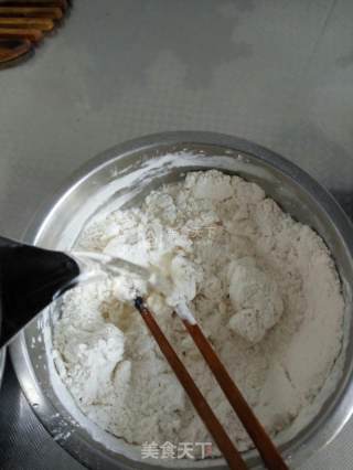 老北京卤肉卷的做法步骤：1
