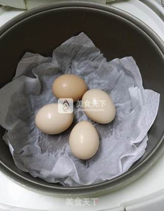 电饭煲煮鸡蛋的做法步骤：4