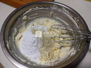 蔓越莓奶酪小餐包的做法步骤：2