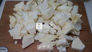 五花肉烧春笋的做法步骤：3