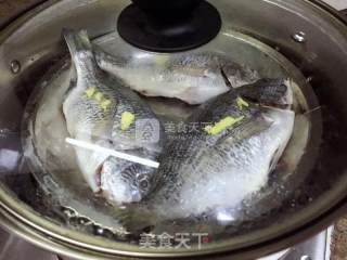 美味清蒸立鱼的做法步骤：2