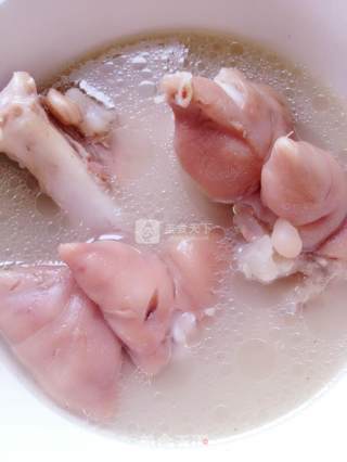 黄豆花生炖猪蹄的做法步骤：7